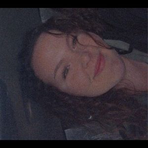 Meet your Posher, Annabella